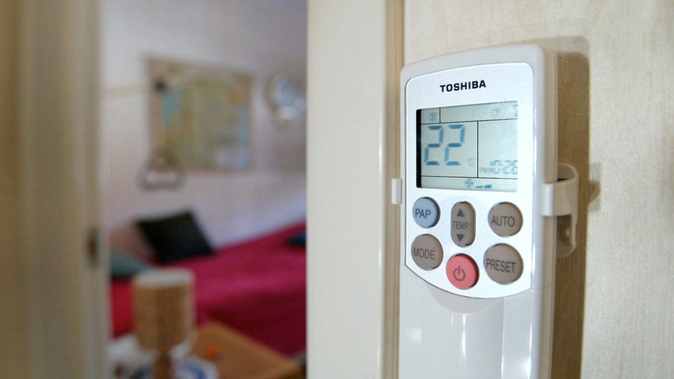 En sänkning av inomhustemperaturen i alla svenska villahushåll med en grad skulle motsvara 84 600 resor tur och retur till Thailand.