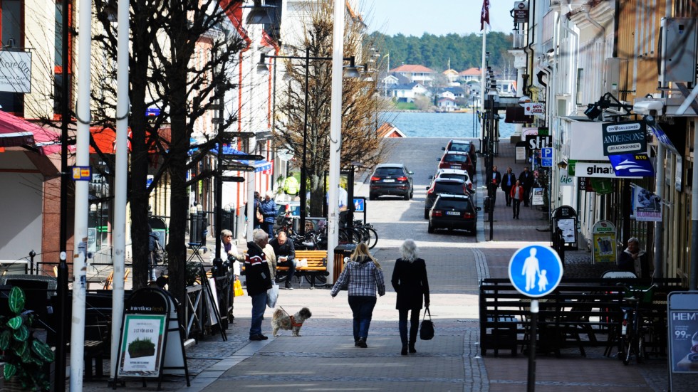 Lukten som låg över Västervik under förmiddagen beskrevs som sur, som "kattpiss".