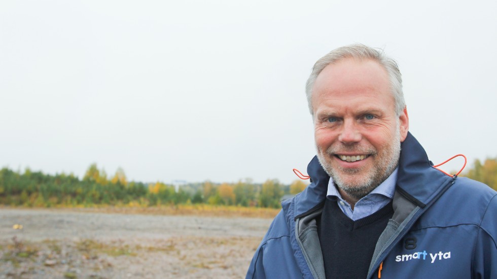 Daniel Lind, marknadsansvarig för företaget Smart yta, berättar om den planerade etableringen på Lövåsen.