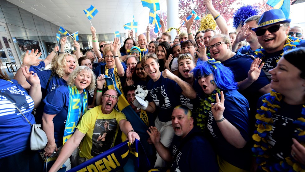 Medlemmar i den svenska melodifestivalklubben träffar Benjamin Ingrosso inför den andra semifinalen i Eurovision i Lissabon år 2018. 