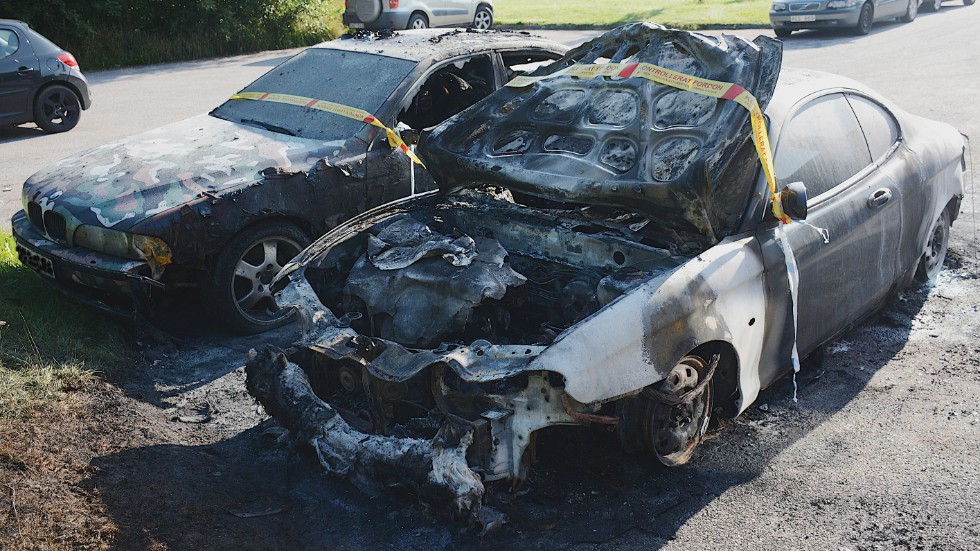 I augusti brann två bilar samma natt i Storebro.  Mindre än en månad senare var det dags igen. De bränderna misstänks vara anlagda.