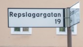 Nya skyltar måste ersättas efter namntabbe