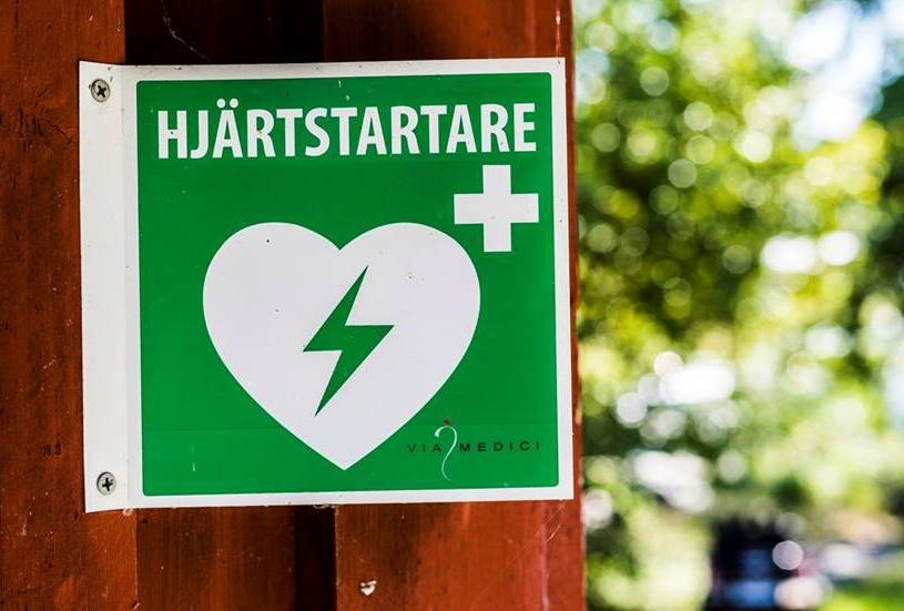 I många kommuner i Norrbotten är det stora skillnader på hur många hjärtstartare som finns. (Arkivbilder)