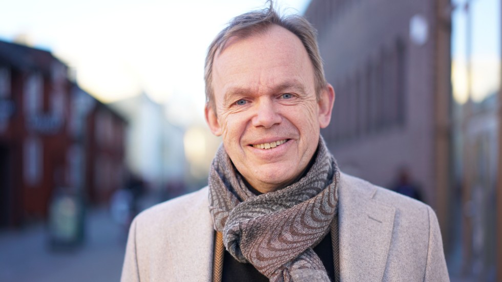 Gustaf Appelberg (L) är ordförande i kultur- och fritidsnämnden och berättar att man arbetar för att hitta pengar för att hjälpa Vreta Skid och Motion att investera.
