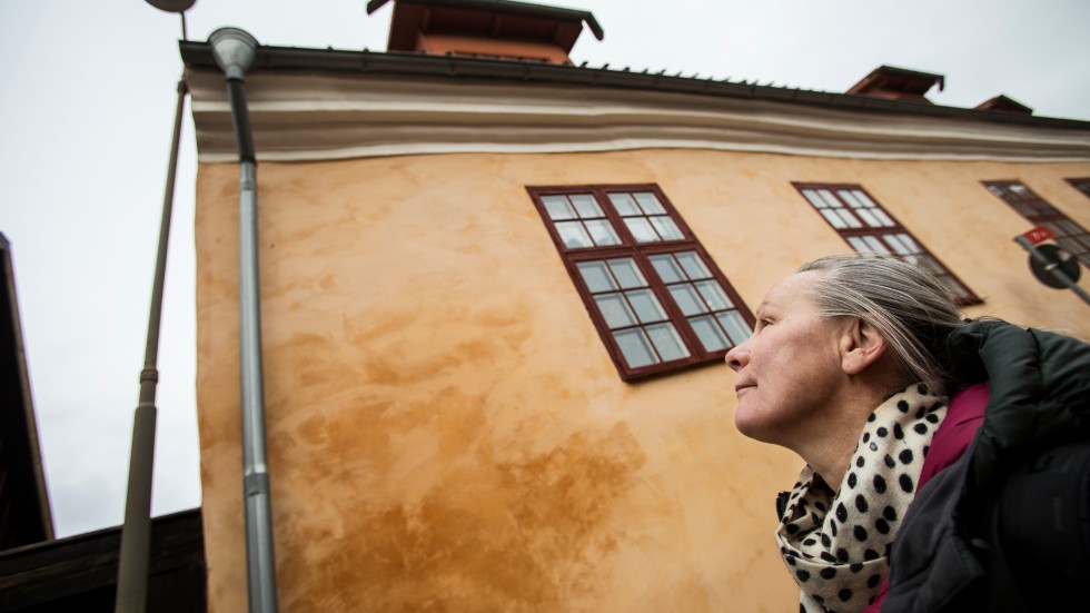 Anna Karimo bor på Snäck men hennes partner bor i Visby innerstad. Där har hon sett en mängd trasiga gatlyktor som hon har felanmält under åren. 