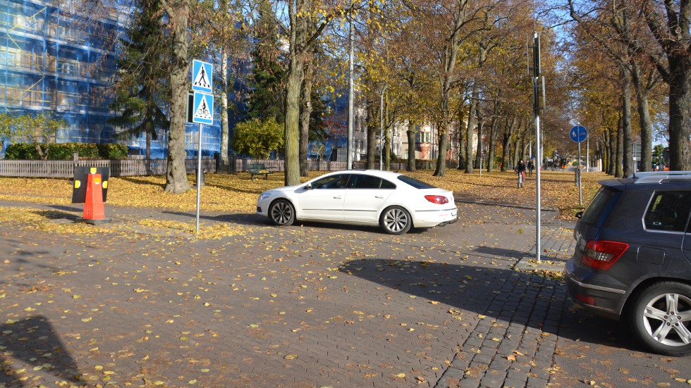 Cykelöverfartsskyltar kan nu ses vid flera platser på och runt Södra promenaden.