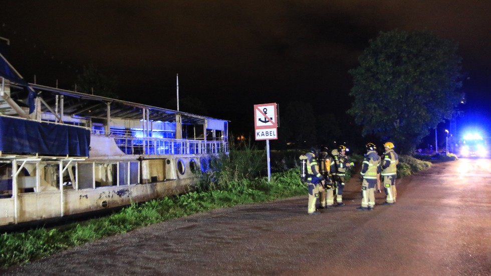 Vid 22:40 på onsdagskvällen fick räddningstjänsten ett larm om att det skulle brinna på restaurangbåten Skeppet.