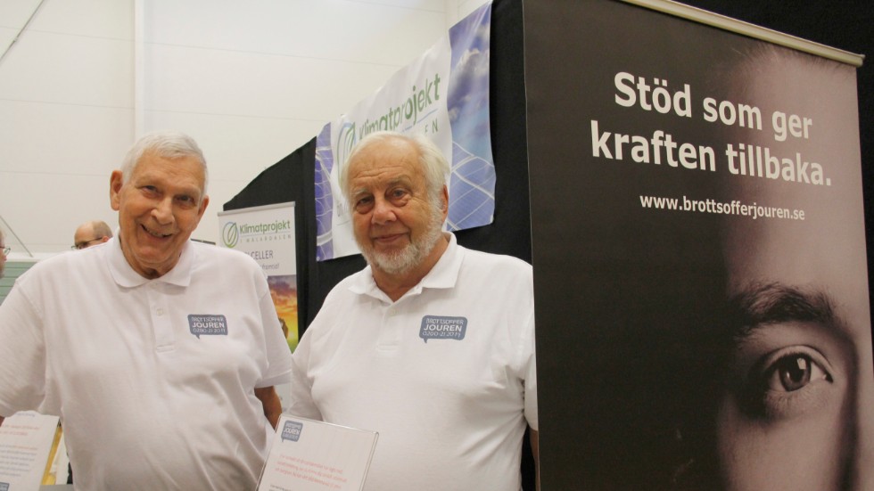 Bo Bagge och Kenneth Johansson berättade om Brottsofferjourens verksamhet för många besökare på seniormässan.