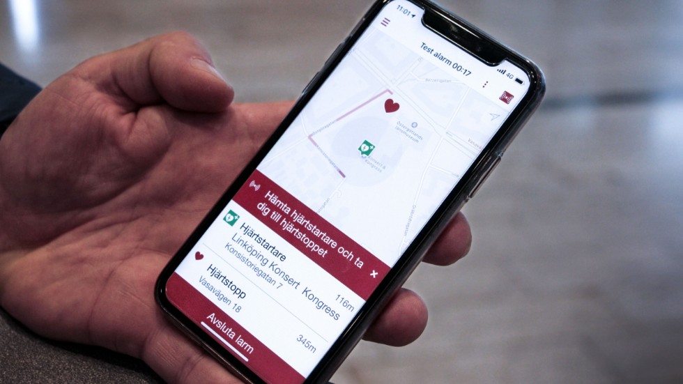 Samtidigt som SOS larmar ambulans om misstänkt hjärtstopp så tjuter larmet i mobilen där appen frågar mobilägaren om denne är tillgänglig för att ta sig till aktuell plats.
