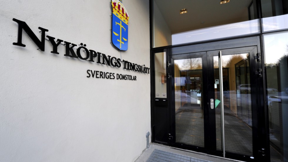 Trosabon döms till skyddstillsyn och samhällstjänst av Nyköpings tingsrätt.