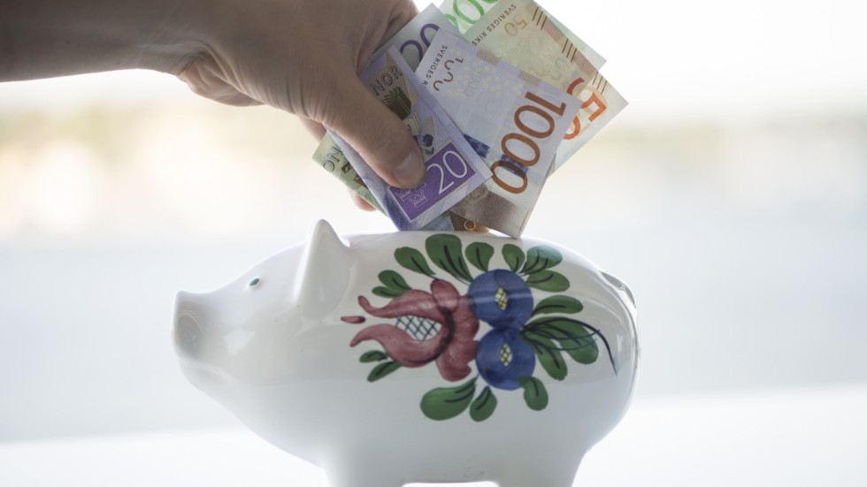 Sparkonto är fortfarande den vanligaste sparformen, men svenskarna anser att fonder är bäst för ett långsiktigt sparande. Arkivbild.