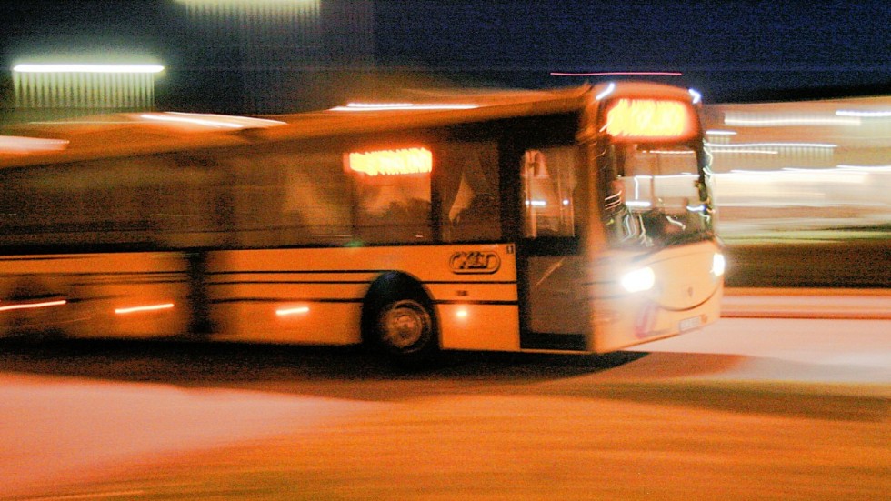Enligt debattörerna behövs bara i Östergötland 430 nya bussförare under de kommande tre åren. 