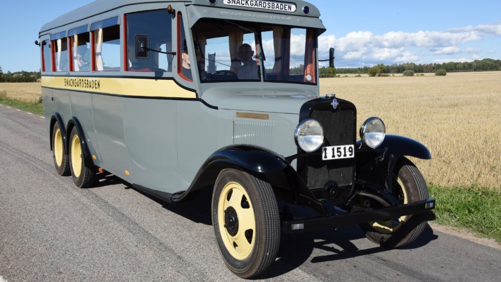 Chevroletbussen från 1931 har under sin livstid både hunnit frakta turister från Visby till turistanläggningen Snäckgärdsbaden och varit sommarstuga. Gotlands Veteranbilklubb har renoverat den.