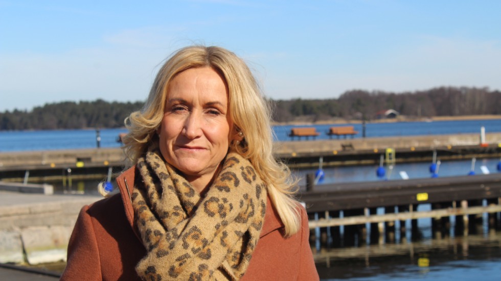 Anna Blom, vd för Länsförsäkringar i Kalmar län, är kritisk till den nya bankskatten som hon menar slår hårt mot lokala banker.
