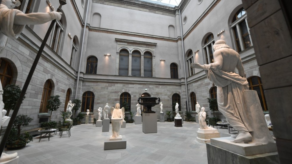 Moderaterna kritiserar regeringens val att införa fri entré till statliga museum i Stockholm. Pengarna skulle kunna användas till museum utanför huvudstaden.