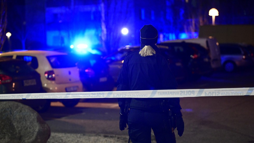 Polisen på plats efter en misstänkt skottlossning i Malmö på söndagskvällen.