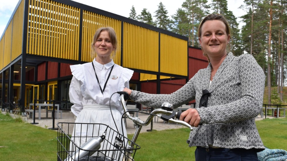 Katja Roselli, verksamhetschef Filmbyn och Carina Eldåker, delägare i turismsatsningen Cykla i filmlandskapet Småland gläds över att få visa upp Småland.