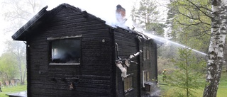 UNT TV: Sommarstuga totalförstörd efter brand