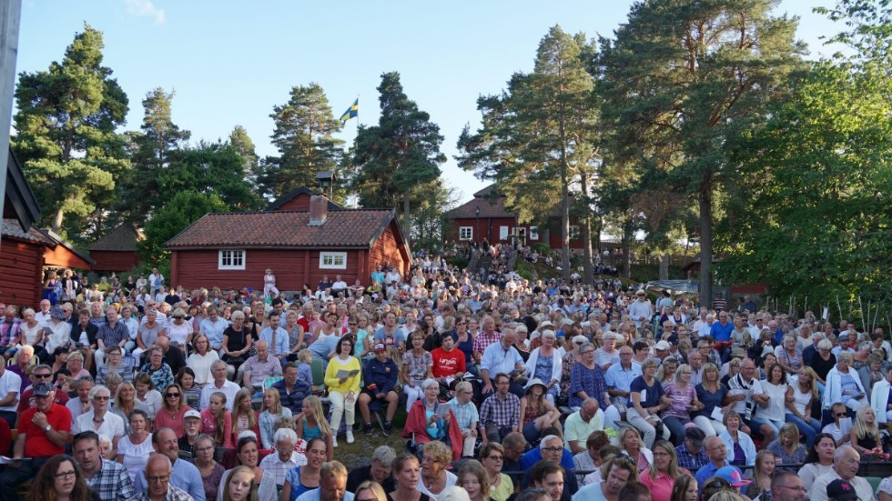 Sedan 2007 har en årlig allsångskväll arrangerats på Kisa-Västra Eneby hembygdsgård.