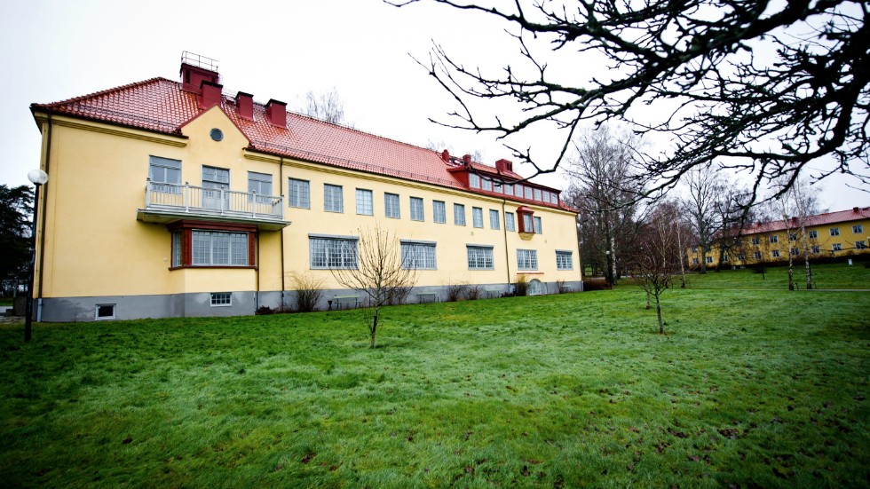 Solbacka var en anrik internatskola för att sedan bli hotell och för att nu senast fungera som asylboende.