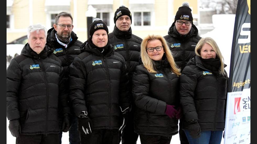 Luleå/Boden-delegationen är på plats i Sundsvall och rekar inför 2020. Övre raden från vänster: Petter Wikström, Per-Erik Halvardsson, Roger Aresprång. Nedre raden från vänster: Ola Karvonen, Mattias Kenttä, Eva Sundgren och Sandra Ottosson.