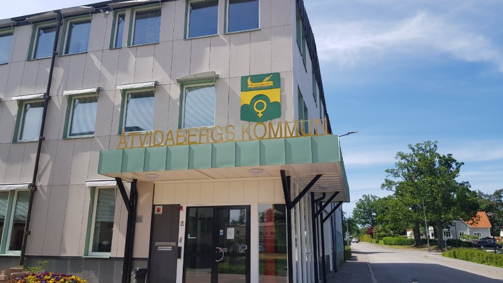 Åtvidabergs kommun inför eldningsförbud från kl 16 på onsdagen. 