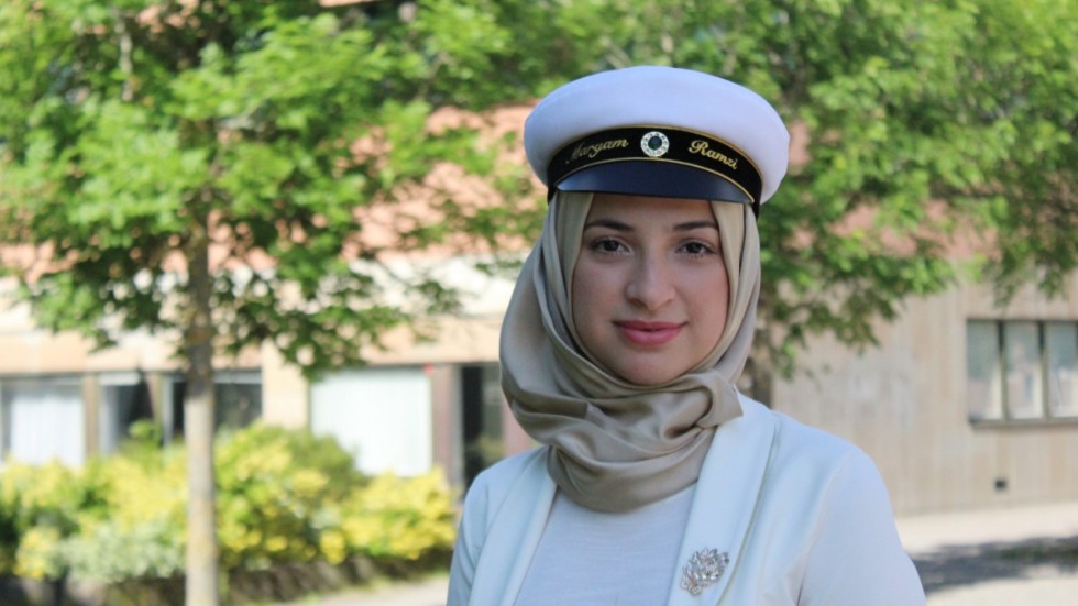 På studentdagen fick Maryam ta emot stipendium för bästa studieresultat.