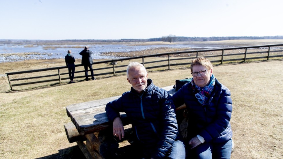 Gunnel och Kjell Eriksson från Gullspång var bland de relativt få besökarna vid Hornborgasjön på måndagen.