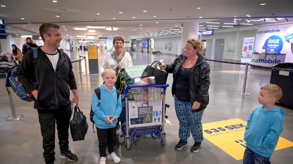 En lättad familj, Andreas, Frej, Sixten, Veronica Myrefur och mormor Eva Karlsson från Kil i Värmland.