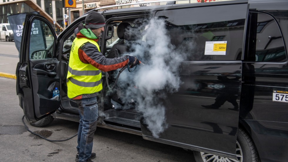 Ångtvätt av taxi.