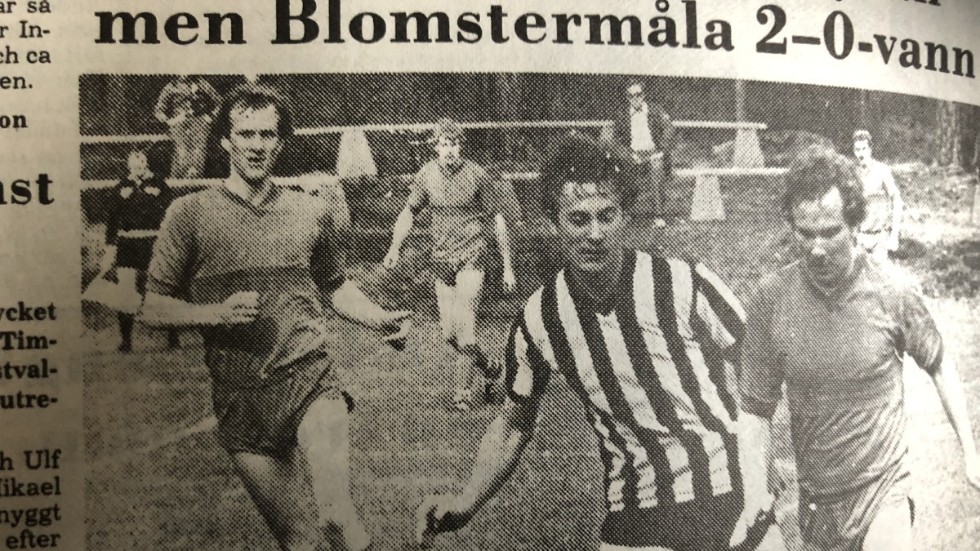 1980. Djursdalas Leif-Gunnar Svensson i en duell mot en Blomstermålaspelare. I bakgrunden ses mångårige ordföranden Sven Karlsson. 