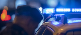 Ung kvinna greps av polis på riksväg 23 i natt – saknade körkort