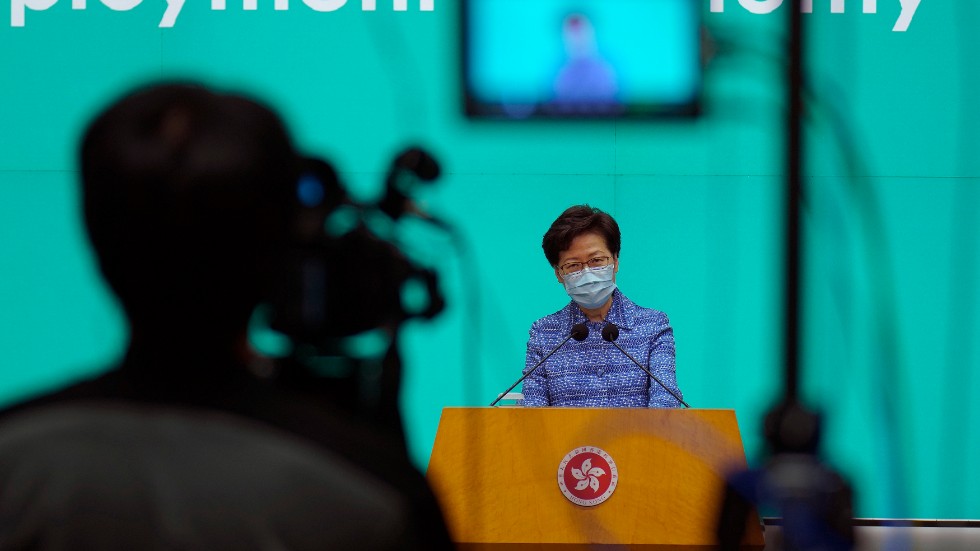 Hongkongs ledare Carrie Lam vid en presskonferens.
