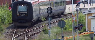 Bilar körde framför tåg - "Det kunde gått illa"