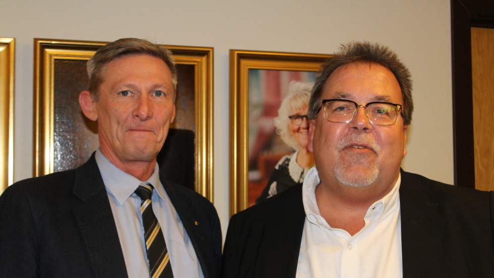 "Vi har meningskiljaktigheter", konstaterar kommunalrådet Thomas Lidberg (S) som i bilden står till höger om Tommy Aarna (M).