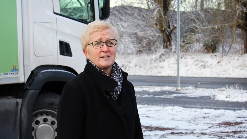 Charlotta Gromulski är nöjd med läget på Ströbogatan i Åby. "Närheten till E4:an gör att lastbilarna lätt kan ta sig in och ut", säger hon.
