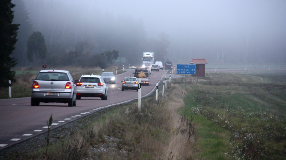 Här, några hundra meter norr om Hjulstabron, inträffade den allvarliga trafikolyckan tidigt på fredagsmorgonen.