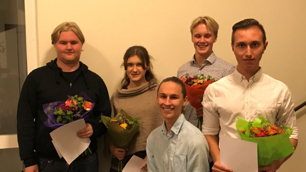 Strängnäs kulturskolas fem stipendiater. Från vänster: Filip Stridsberg, Felicia Höglander, David Ringvall Axelsson, Oskar Leksell och Elvedin Drobic.
