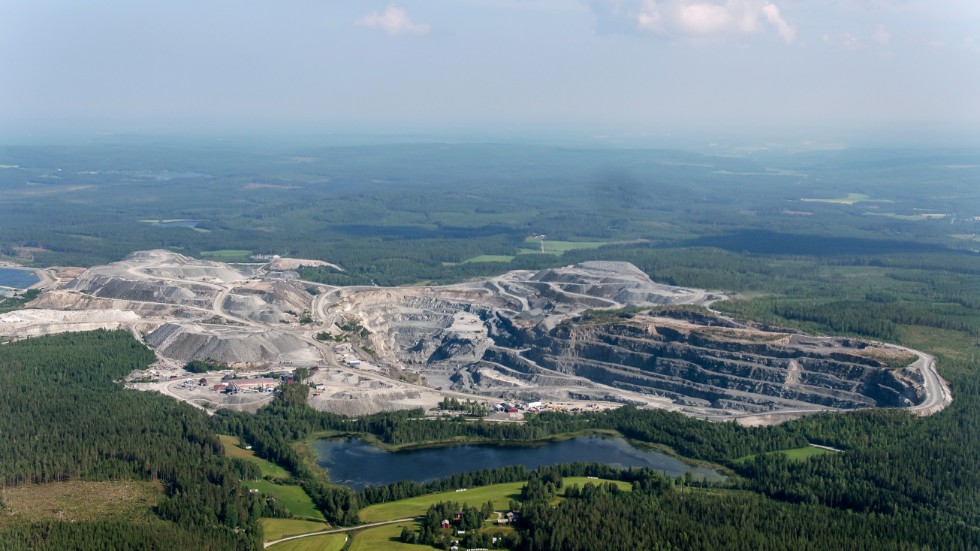 Björkdalsgruvan, cirka två mil väster om Kåge i Västerbotten, är en av norra Europas största gruvor för utvinning av guld.