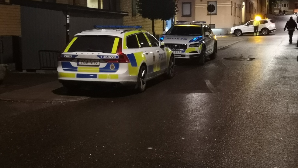Polisen var på plats i centrala Norrköping efter att en hög smäll hörts. 