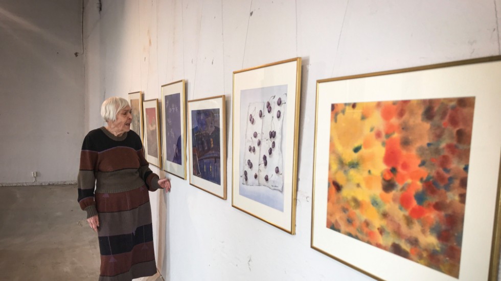 I 60 år har Aina Larsson livnärt sig som konstnär.