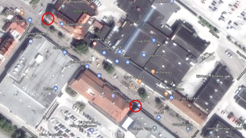 De två röda ringarna visar vart de två övervakningskamerorna finns på Östercentrum. 