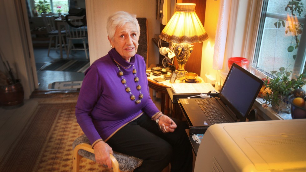 Francoise Öhlin, 81 år, bor nästan längst ut på Fogdön och är beroende av sitt bredband för att ha kontakt med omvärlden, bland annat släkten i Frankrike som hon ofta pratar med via Skype.