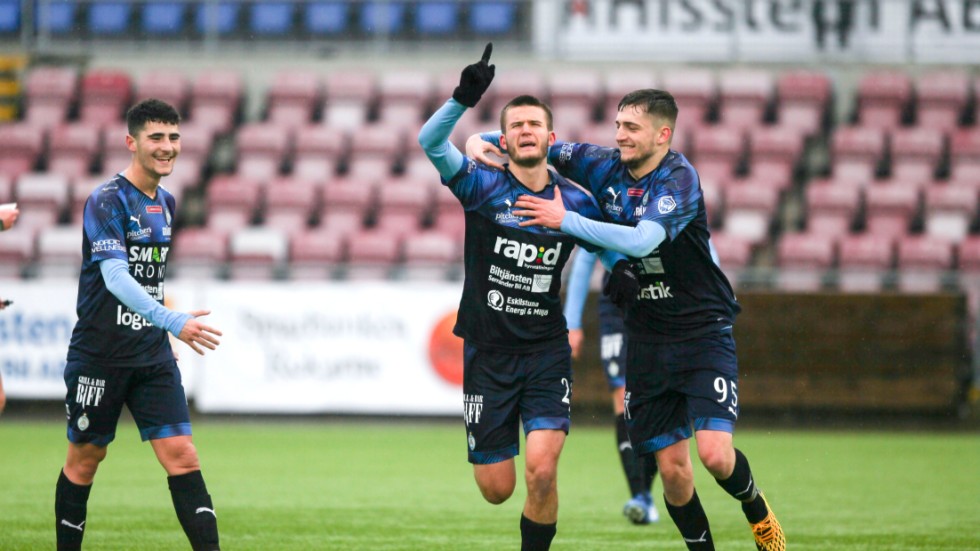 Wilhelm Loeper firar efter ett av sina mål. Totalt stod mittfältaren för tre fullträffar i 6–1-segern mot Syrianska.