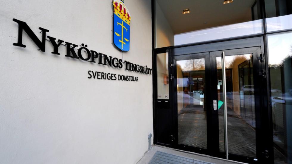 Rättegången hålls i Nyköpings tingsrätt. 