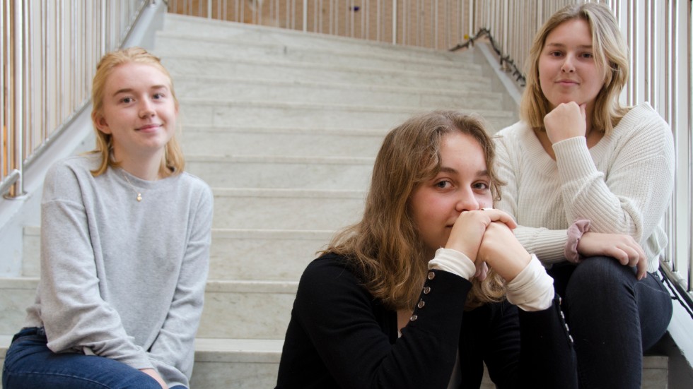 Elina Johsund, Vanja Johansson och Josefine Arm drar i gång Liberala ungdomsförbundet i Kalix.