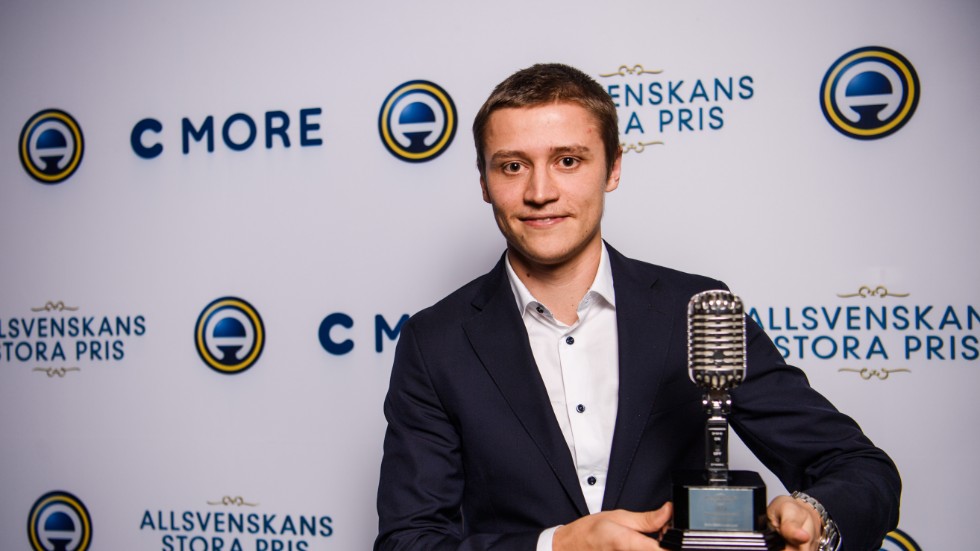 Simon Thern fick pris som "Årets röst" på Allsvenskans stora pris för ett år sedan.