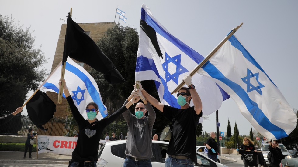 Protest i Jerusalem mot Israels regering, som oppositionen anklagar för att urholka demokratin med coronapandemin som förevändning.