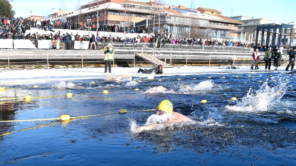 The Winter Swim always attracts a large crowd. Archive photo. Norran.