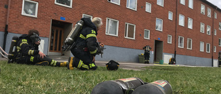Rökdykare sattes in vid brand i lägenhet i Malmköping